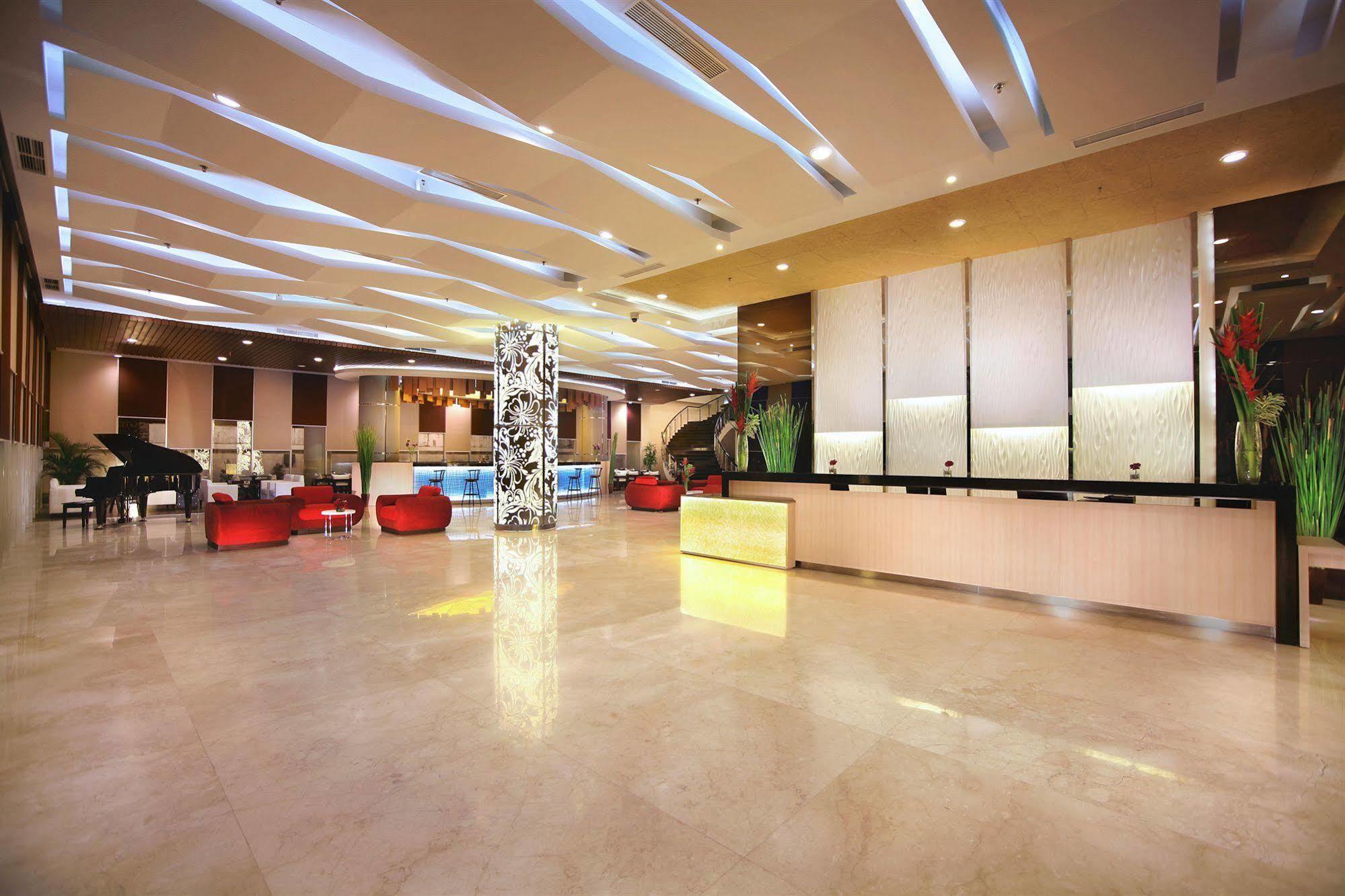 Atria Hotel Malang Dış mekan fotoğraf