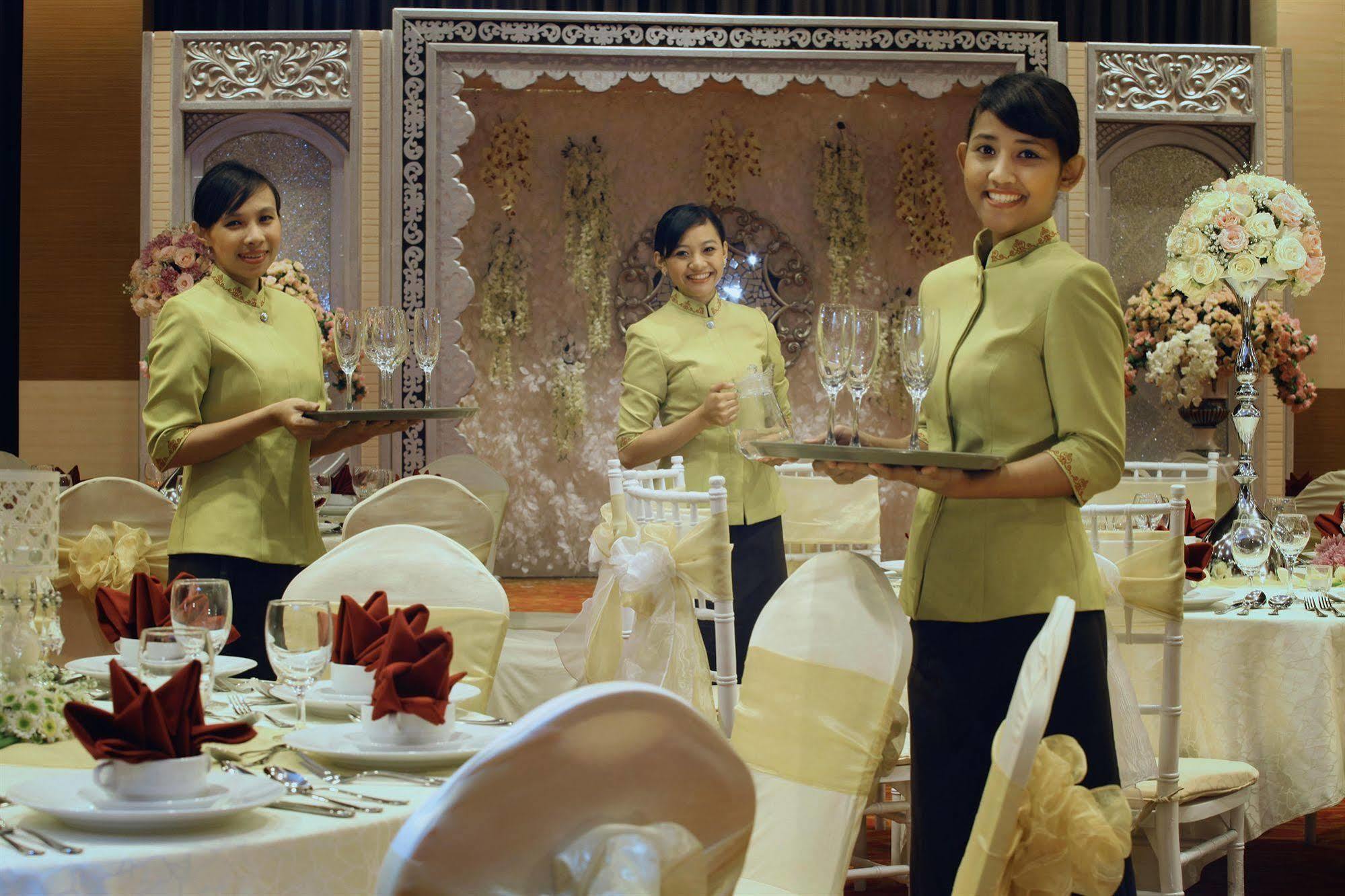 Atria Hotel Malang Dış mekan fotoğraf